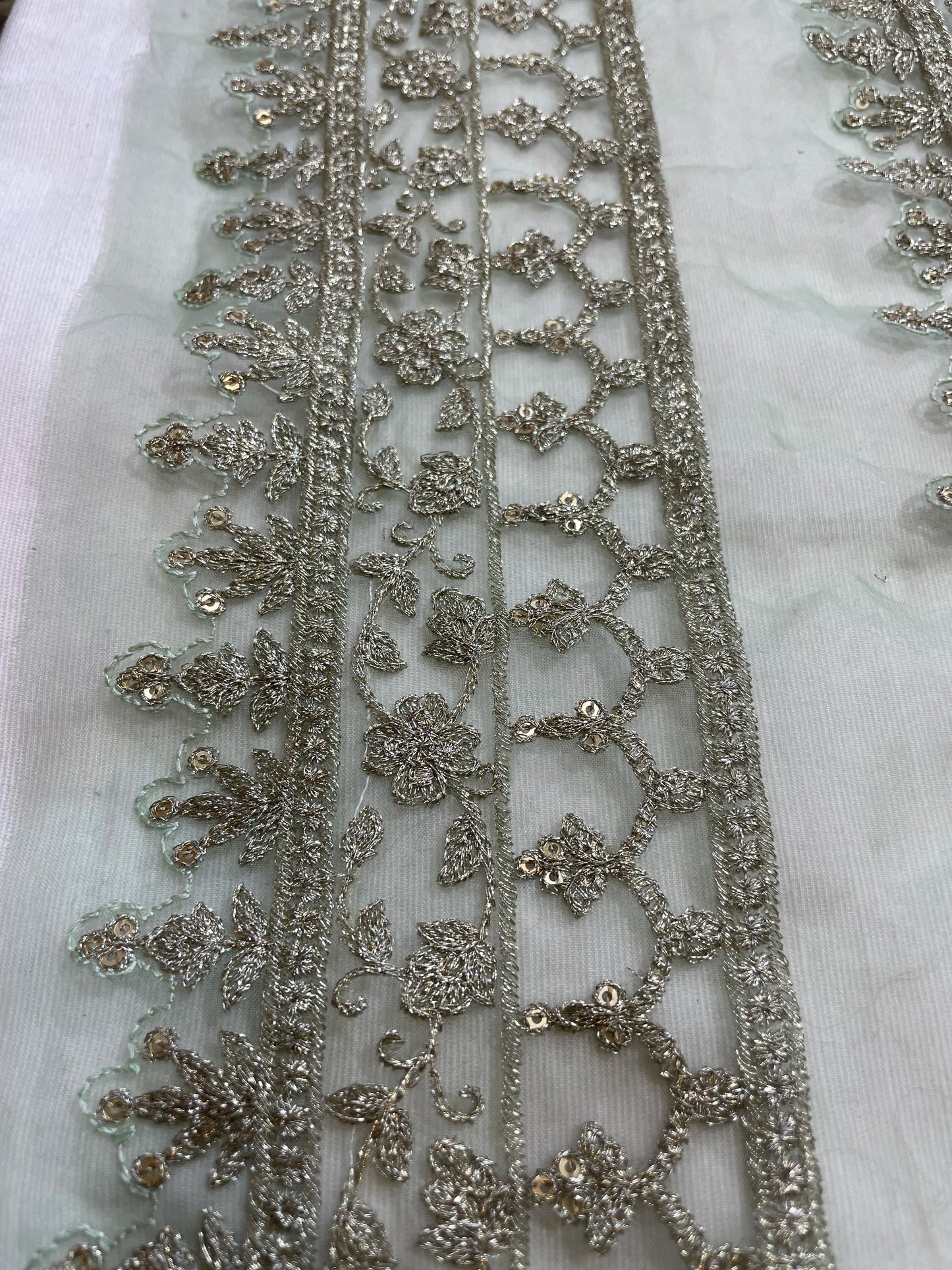 1 Meter Border